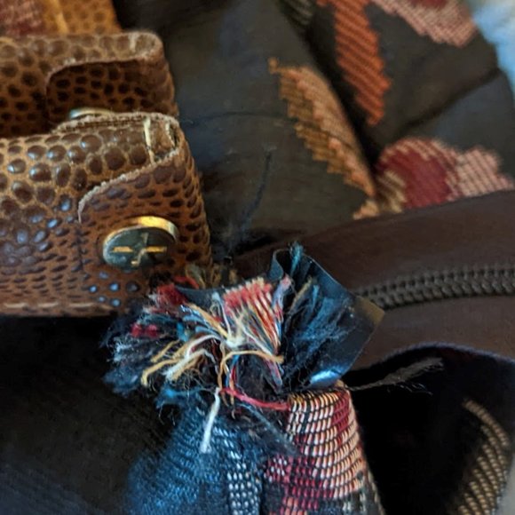 15% OFF  Vintage Floral Tapestry Duffel Bag  c 1980s - Picture 5 of 15